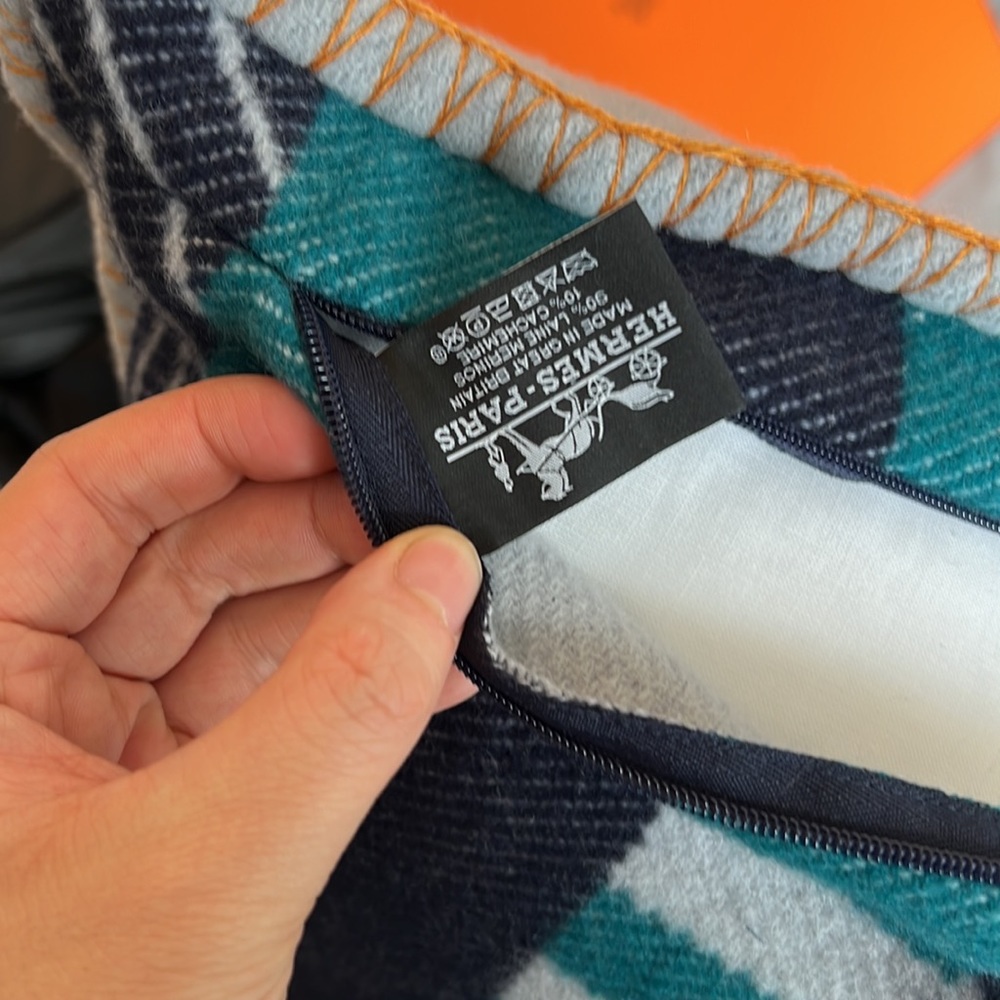 Brand new hermes jump H pillows - Picture 5 of 6